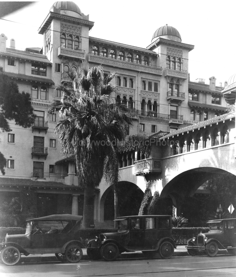 Pasadena 1925 Castle Green Hotel wm.jpg